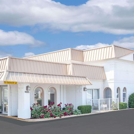 Super 8 By Wyndham Morton Grove/Chicago Hotel Exterior foto